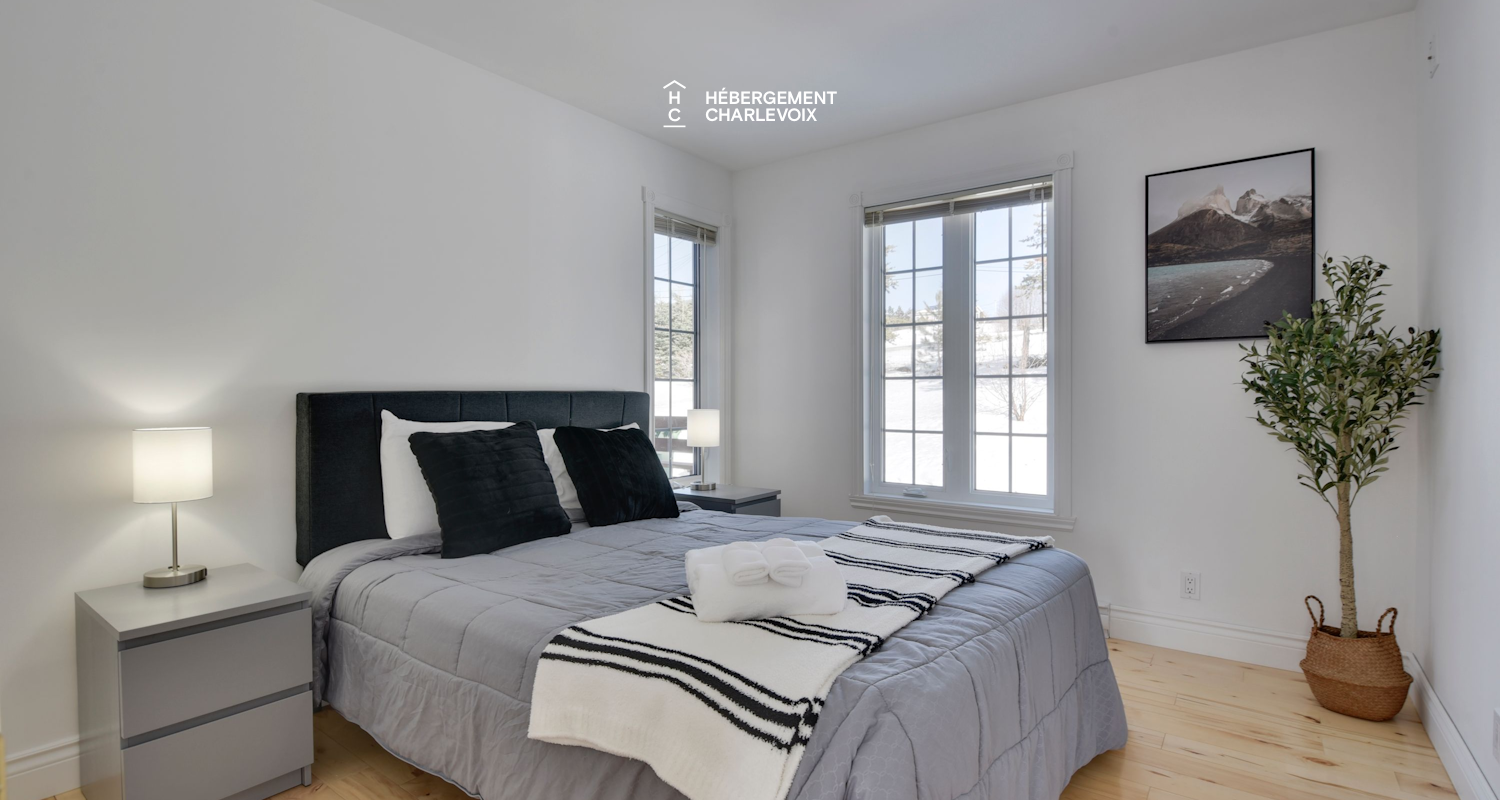 MAR-17 - Roof terrace with river view.